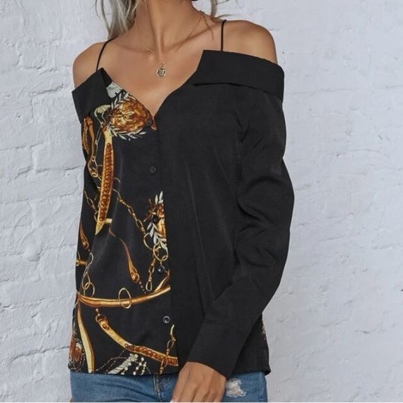 New button Down off shoulder top - Picture 4 of 8